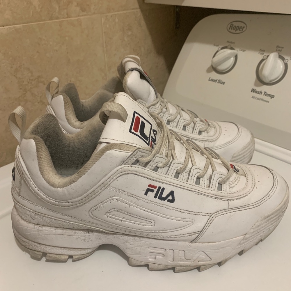 FILA DISRUPTORS 2 *WILL CLEAN BEFORE SHIPPING*